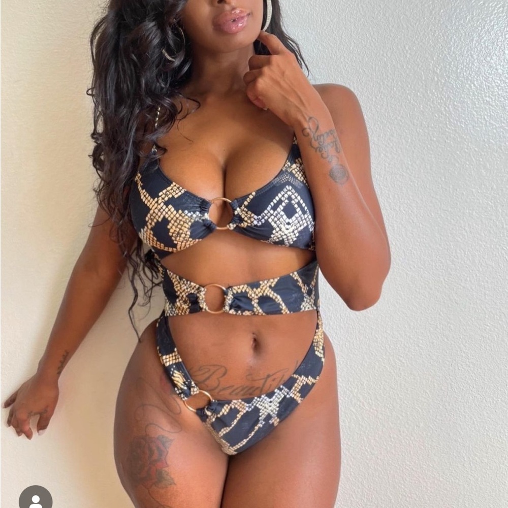 New swimsuit never worn